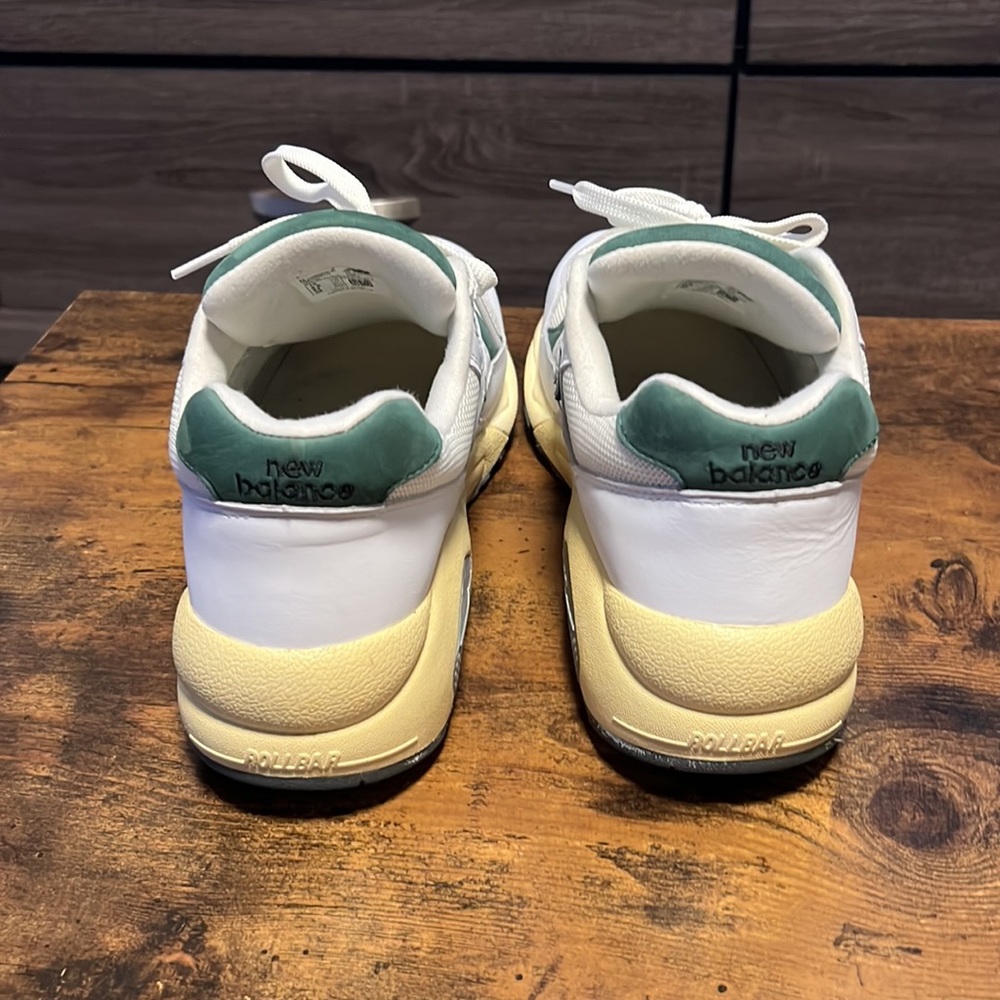 *NEW* White/Green New Balance 580, size 10 - Picture 3 of 5